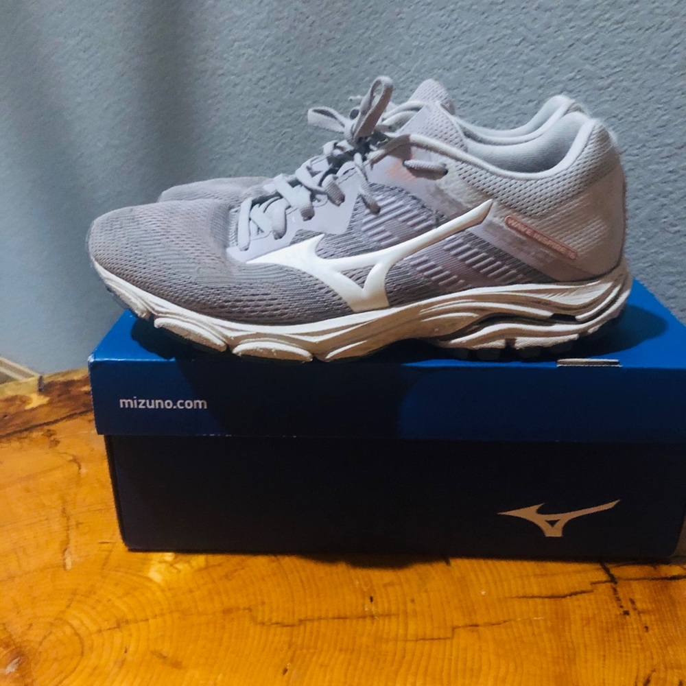 Wave Inspire 16 Running Shoes